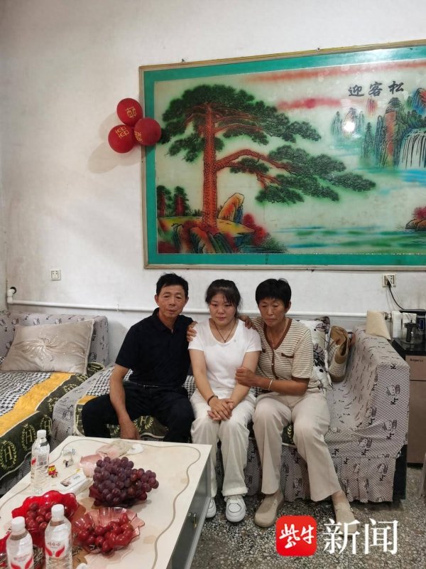 添盈聚富 紫牛热点｜18岁创业的被拐女孩见到亲生父母，下跪请求讨回公道