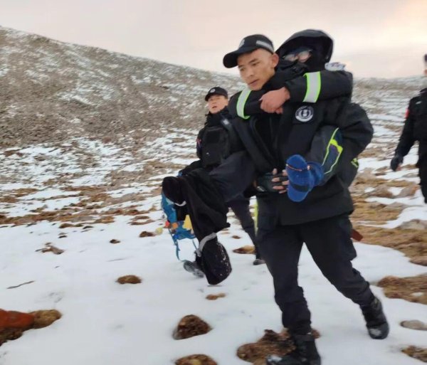 盒马配资 6名游客被困青海直亥雪山景区，124人紧急救援！